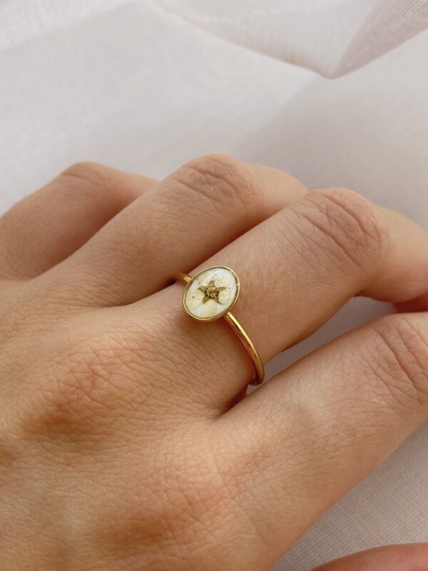 Bague fleur blanche