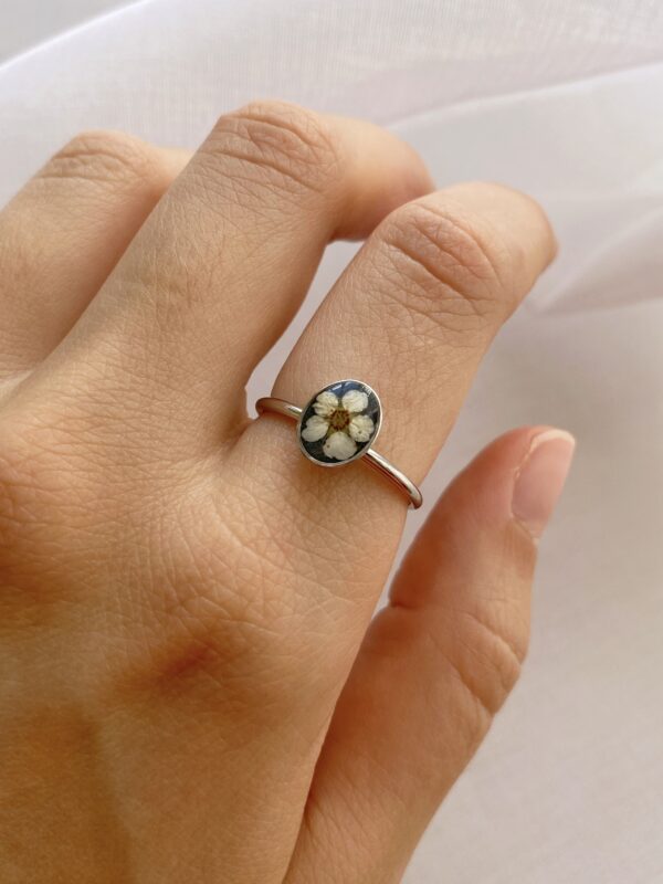 Bague fleur blanche