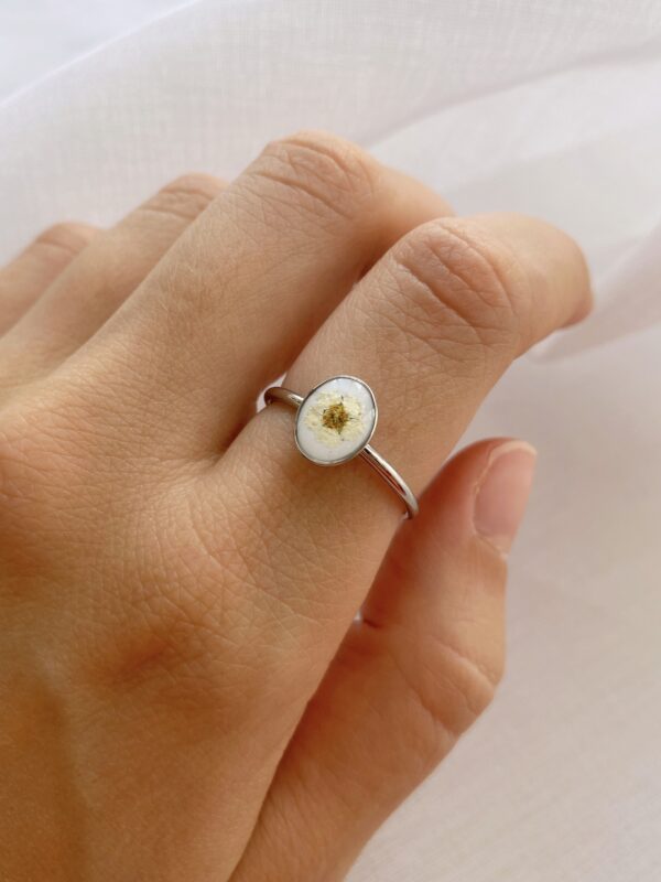 Bague fleur blanche
